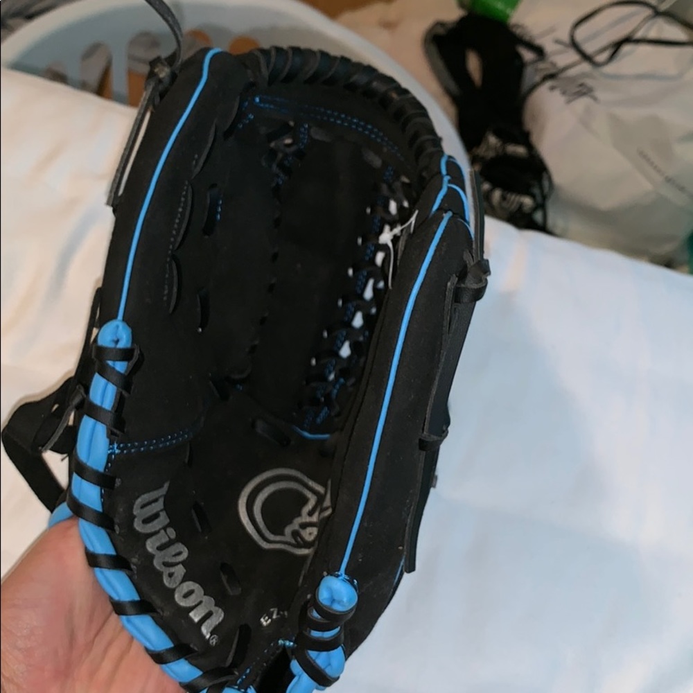 Softball mitt